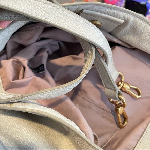 Marc Jacobs Cream Large Hobo Style Handbag Gold Hardware Shoulder Strap - Picture 12 of 12